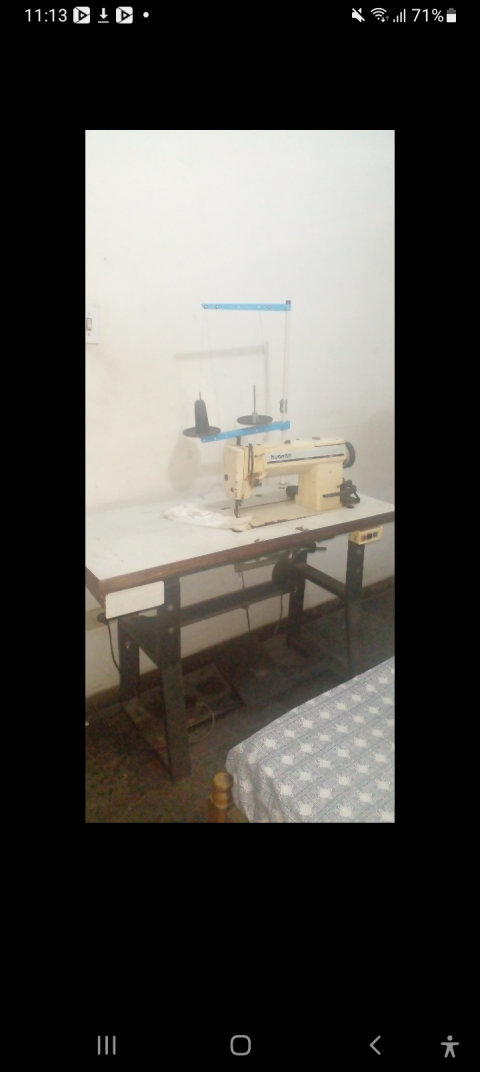 Vende- se máquina de  costuras  reta